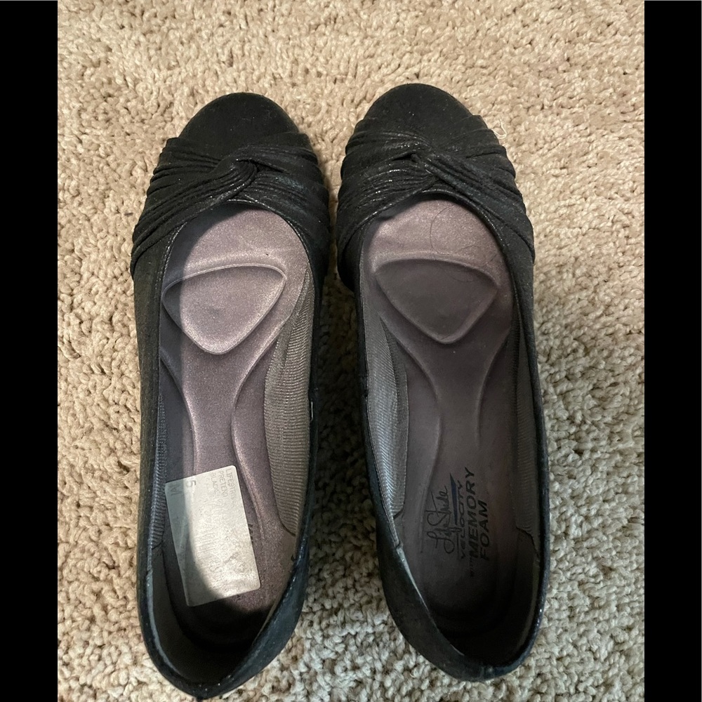 Life Stride Flats 5.5M. Padded inside, very comfy!